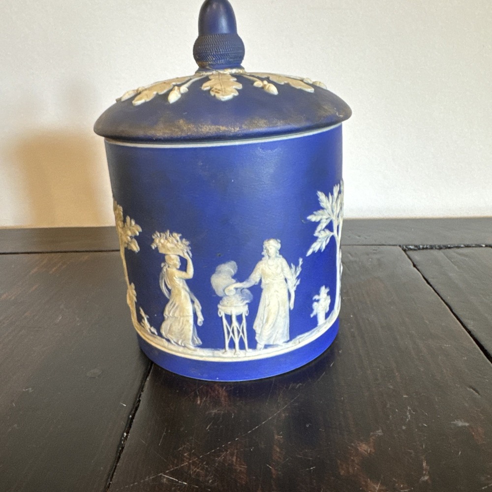Wedgwood JASPERWARE Blue on Cream 7 1/2" Candy Jar w/Lid Acorn Finial SEE DESCRI - Picture 4 of 14